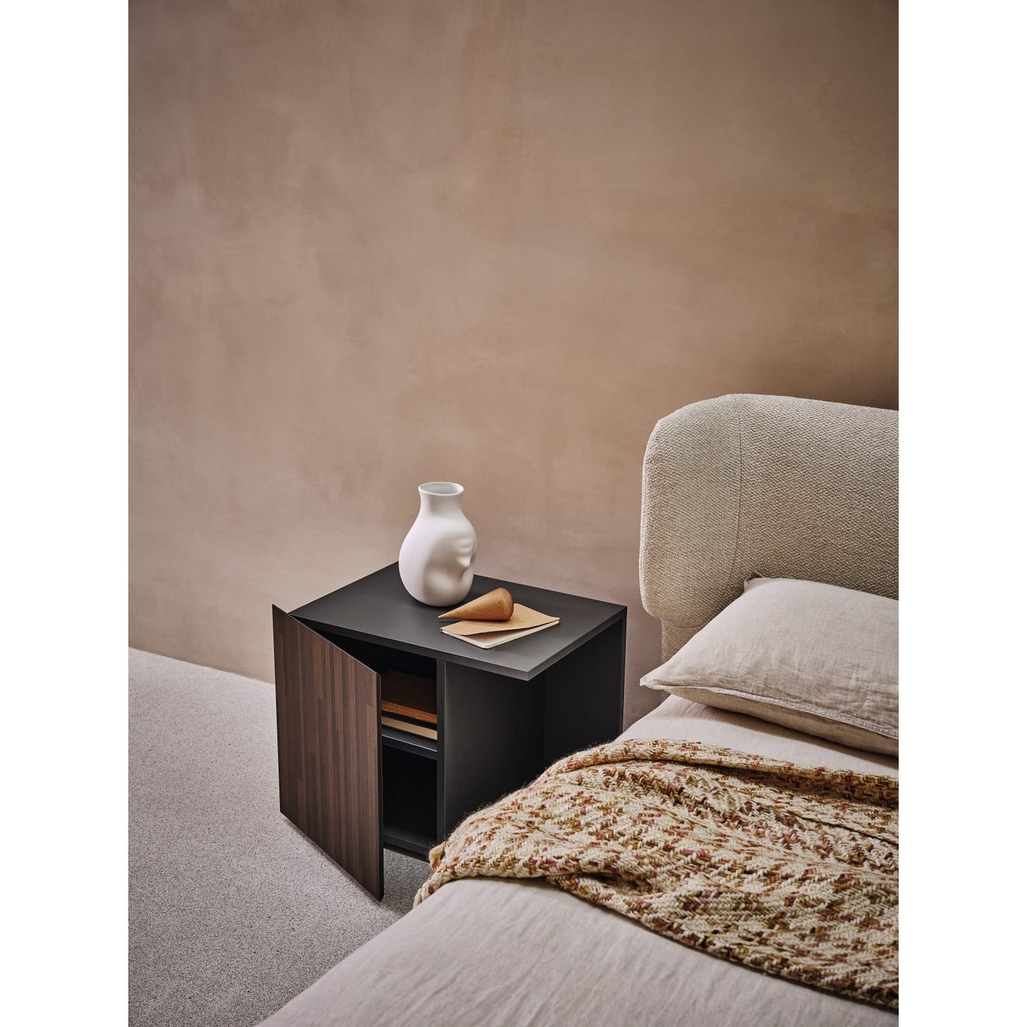 Ditre Italia - Eric Nightstand