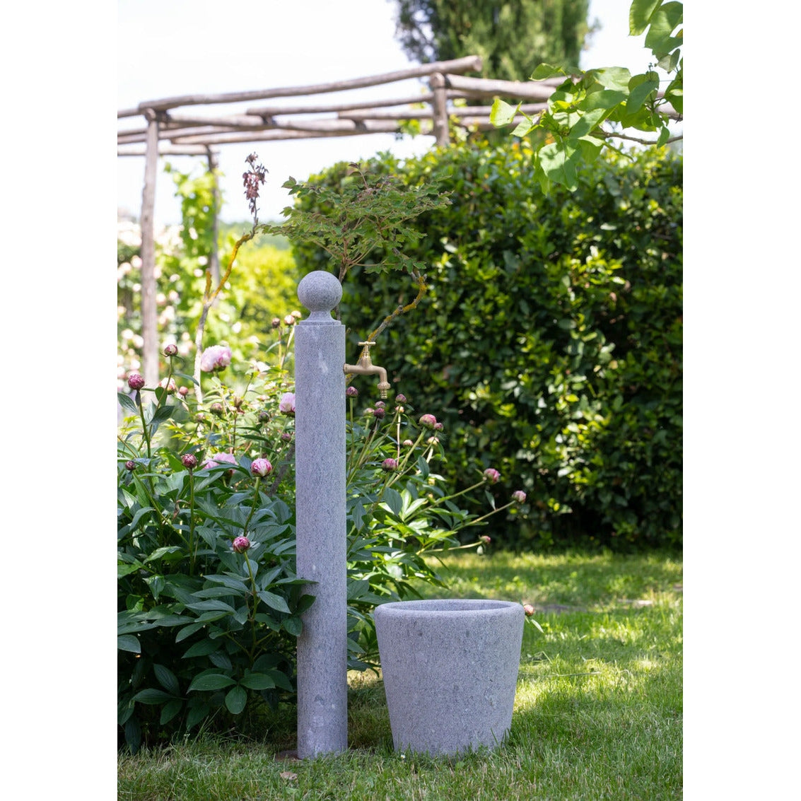 VELTHA® - NASCOR garden fountain made of peperino