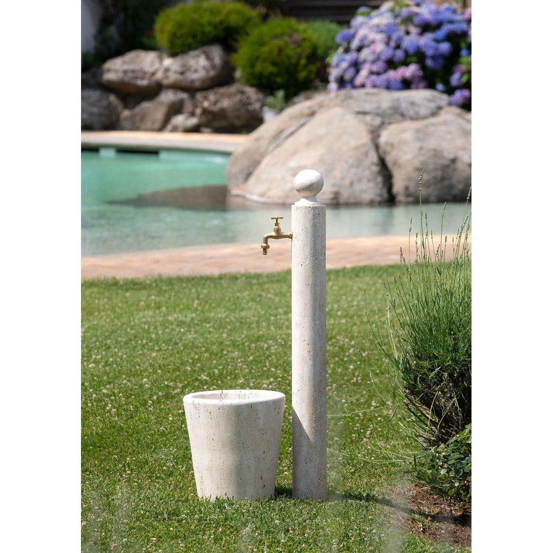 VELTHA® - NASCOR garden fountain made of travertine