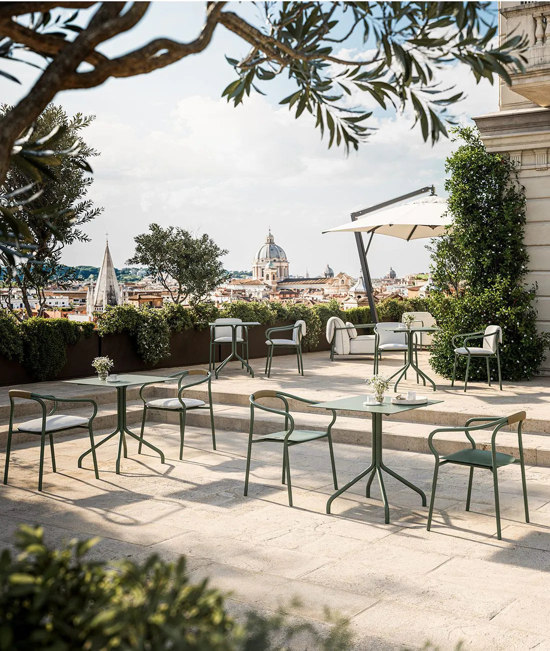 Unopiu - Experience Armchair with Armrests